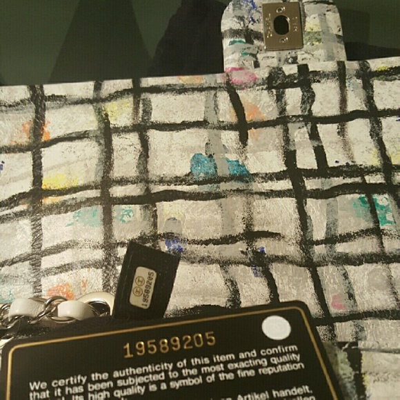 💘SOLD💝Chanel Graffiti Flapbag medium - Picture 3 of 4