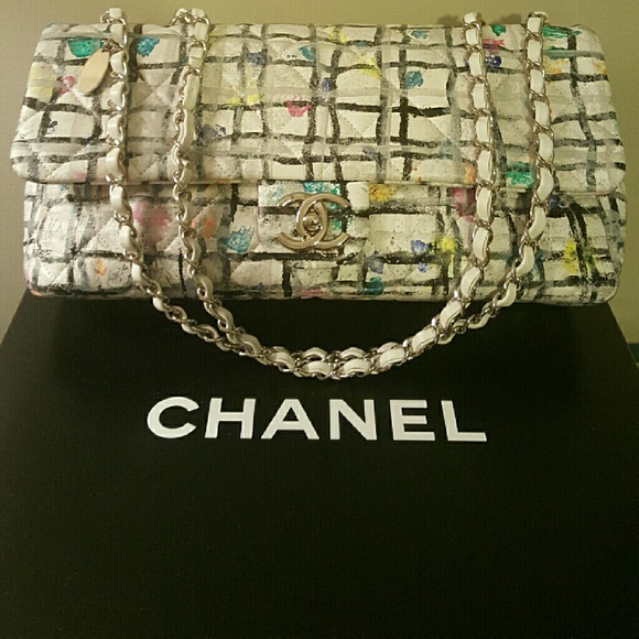 💘SOLD💝Chanel Graffiti Flapbag medium - Picture 4 of 4