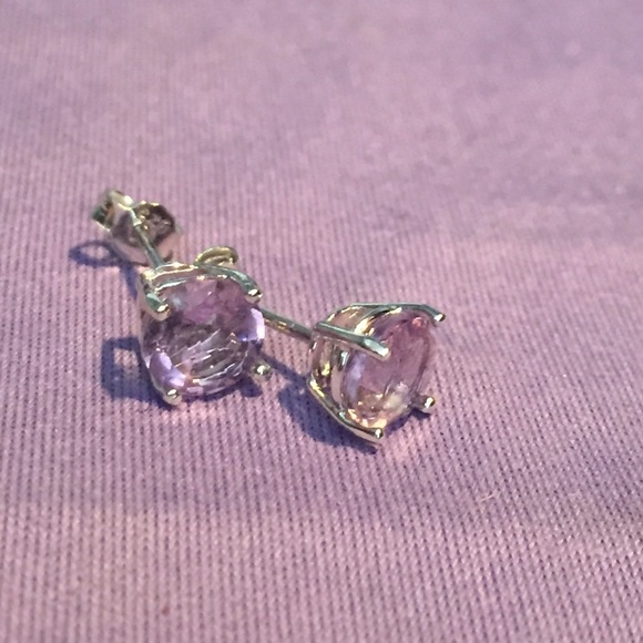 Beautiful stud earrings genuine Amethyst