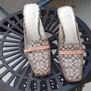 COACH SIGNATURE MULES