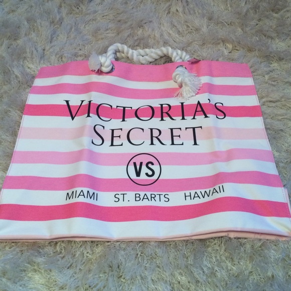 SALE❤️ Victoria's Secret beach tote😛