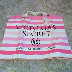 SALE❤️ Victoria's Secret beach tote😛