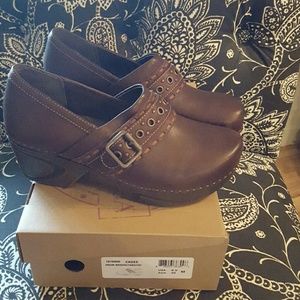 Brand new Sofit brown leather clogs