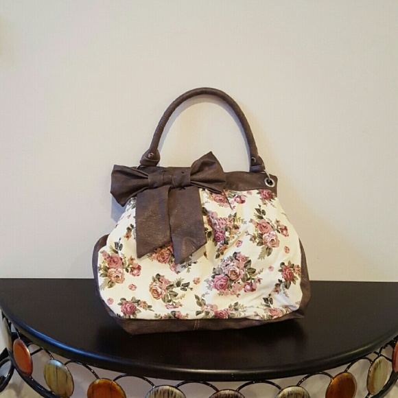 Delias Floral Handbag :)