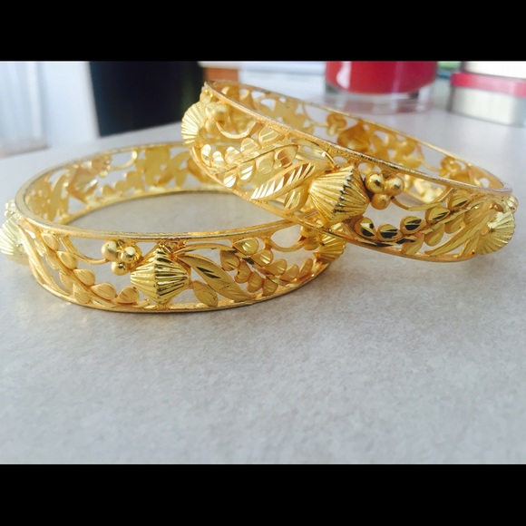 Golden bangles - Picture 2 of 3
