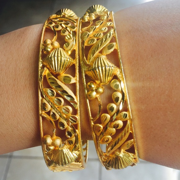 Golden bangles - Picture 3 of 3