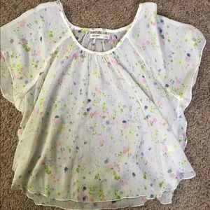 Light weight cute flowy floral top