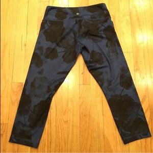 Lululemon Luxtreme Floral crops