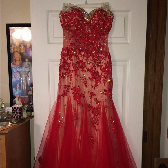 Red sparkly prom dress - Picture 1 of 4