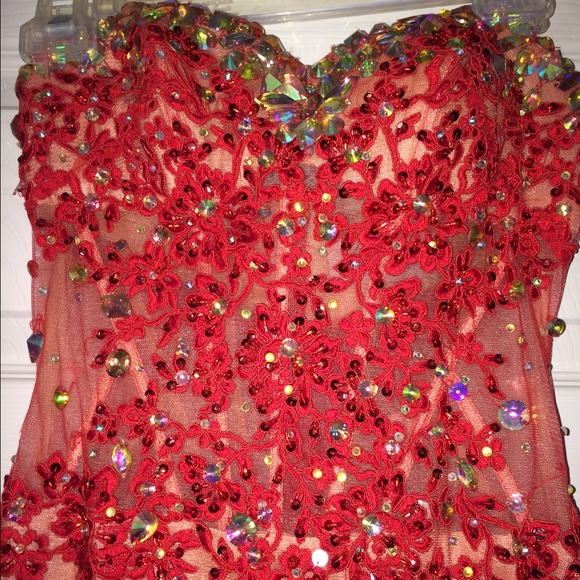 Red sparkly prom dress - Picture 4 of 4