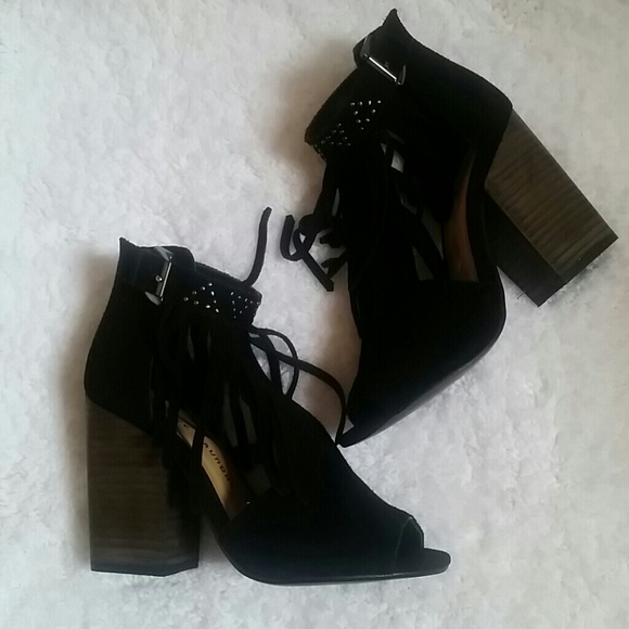 FINAL SALE Chinese Laundry Fringe Peep Toe Sandals - Picture 3 of 4