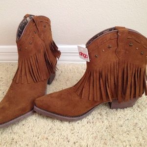 Dingo brand brown ankle boots