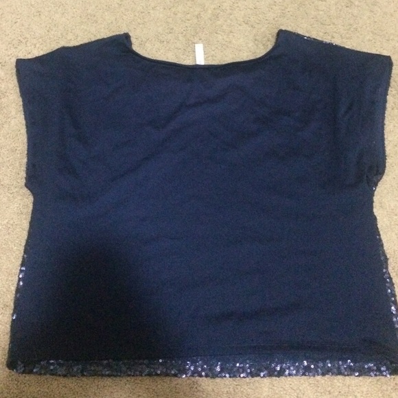 Top - Picture 2 of 2