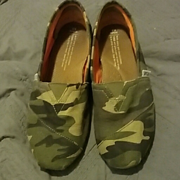 Camo TOMS