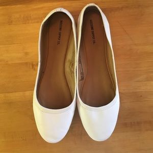 MOSSIMO SUPPLY CO White Flats