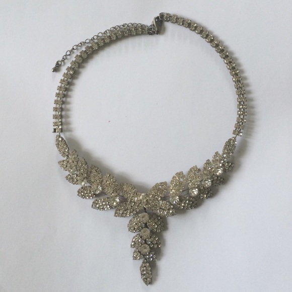 Sparkly wreath necklace - Picture 2 of 2