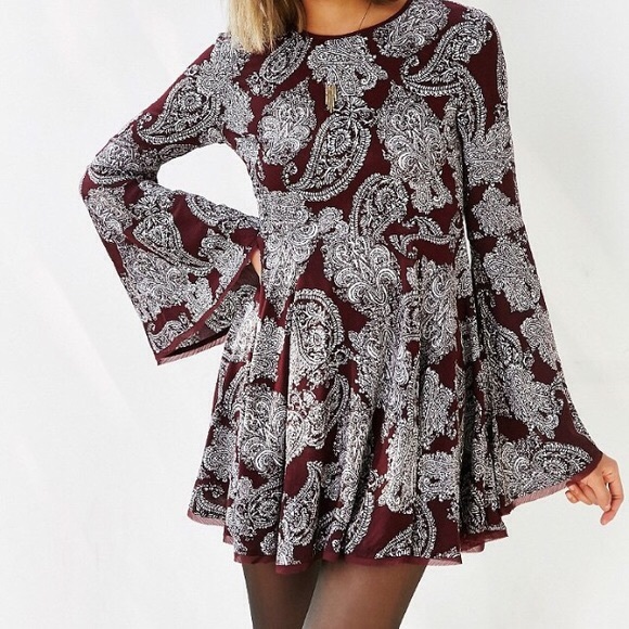 Ecoté Sascha Bell Sleeve Dress