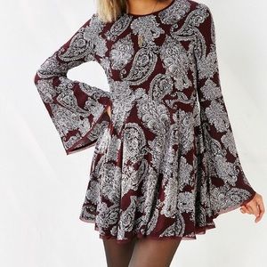 Ecoté Sascha Bell Sleeve Dress