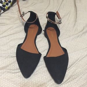 SUPER CUTE NEW BLACK FLATS