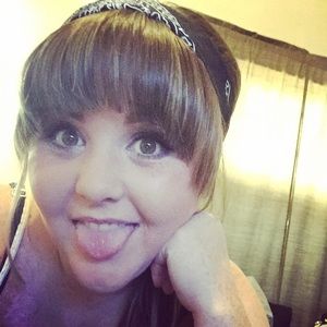 Meet your Posher, Elizabeth