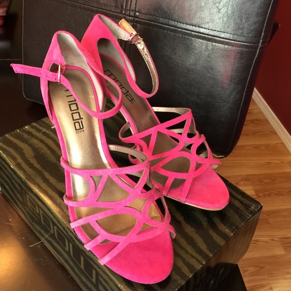Moda Spana Fuchsia heels