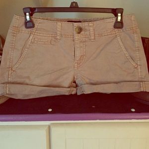 American Eagle Khaki shorts 😜