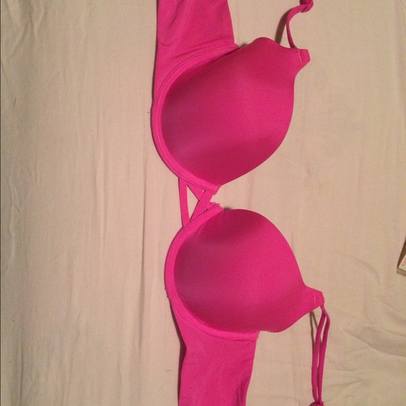 VS 32 D bra in bright pink