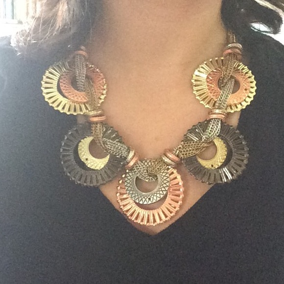 Multi-colored circle necklace - Picture 2 of 3