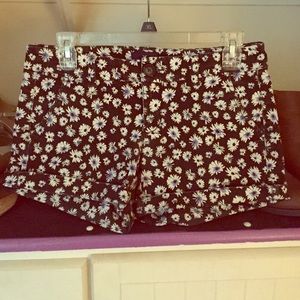 American Eagle Floral midi shorts 💙