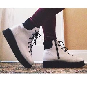 Black and White Creepers