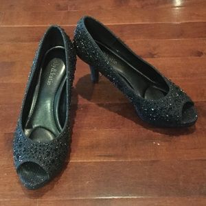 Kelly & Katie black peep toe heels in size 6 1/2