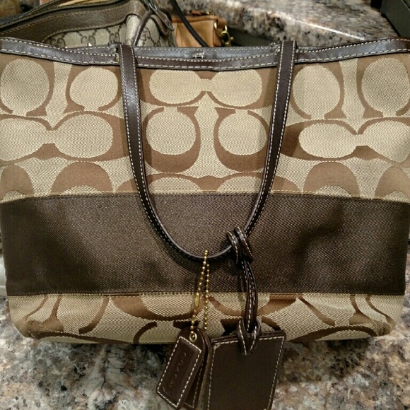 Coach authentic purse - Picture 3 of 4
