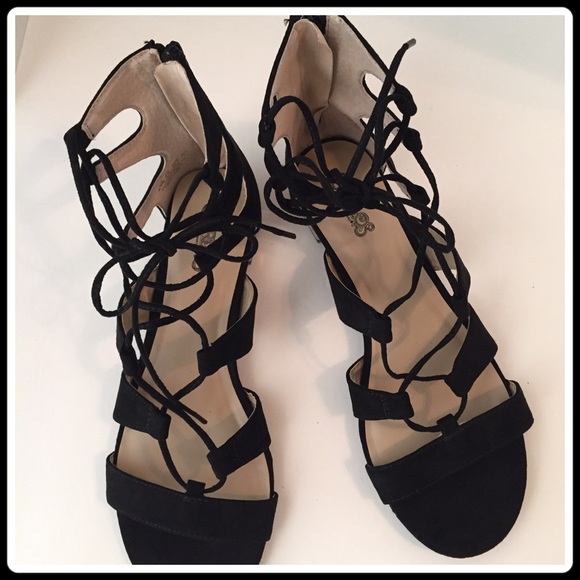 $25✂️LAST CALL✂️ ✨HP✨ 5⭐️ RATED LACE-UP SANDAL - Picture 2 of 4