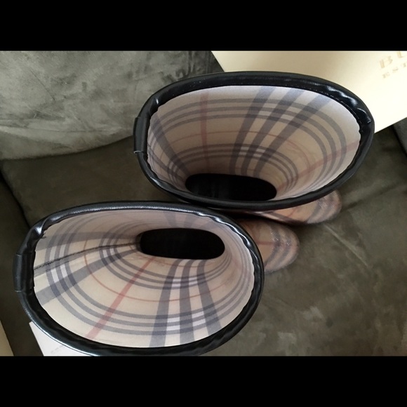 *sold*Burberry Haymarket Authentic Rainboots - Picture 3 of 4