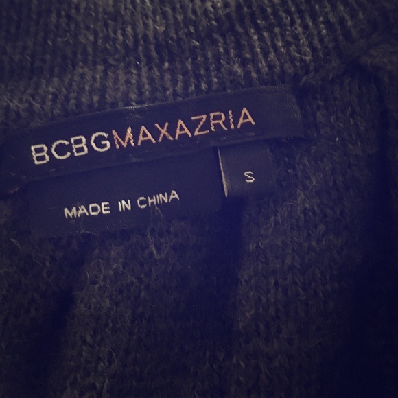 Sweater with quarter sleeve and banded bottom