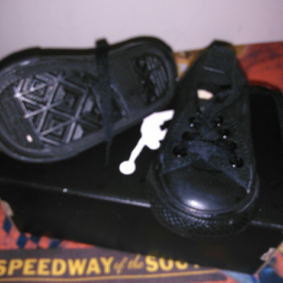 Converse - Picture 2 of 3