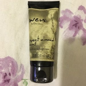Wen sweet almond mint anti-frizz styling cream