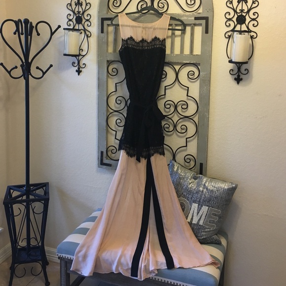 Guess by Marciano Dresses & Skirts - 🇺🇸4th of July Sale🇺🇸Marciano gown