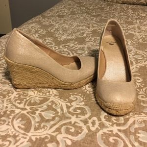 Cream, size 7 wedges.
