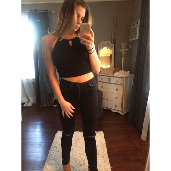 {{Just in}} Halter neck crop top - Picture 2 of 4