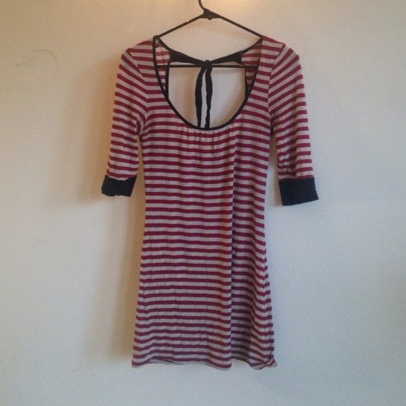 Red/Cream keyhole back jersey knit tunic