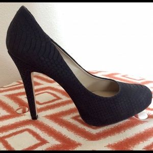 Sexy Black closed toed pumps