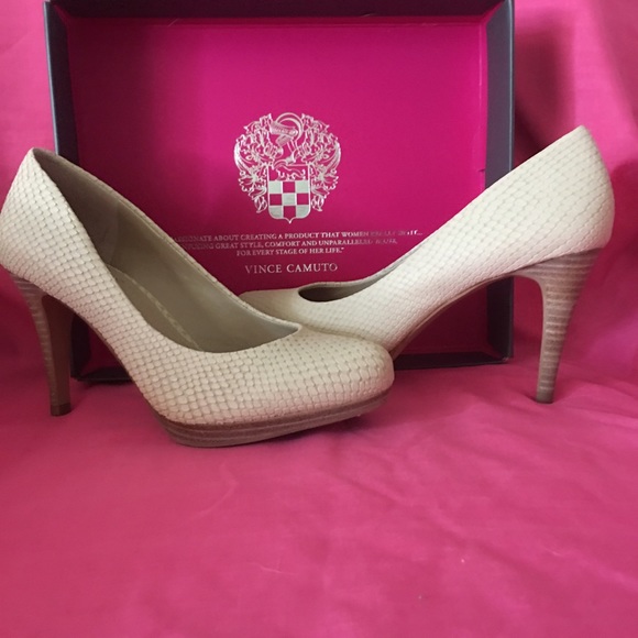 EUC Worn Once Vince Camuto Pumps  - Picture 2 of 3