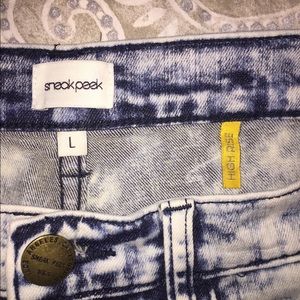 Light acid wash high waisted denim shorts