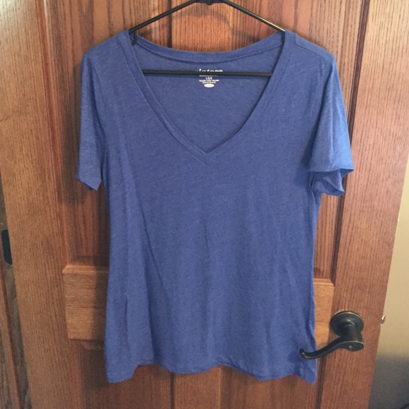 Old navy V neck tee