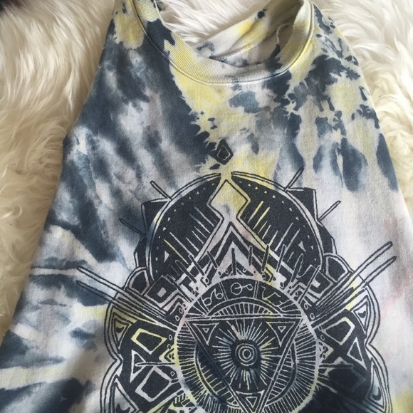 Super cute muscle cut shirt