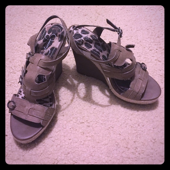 Brownish, Grayish Jessica Simpson Wedges