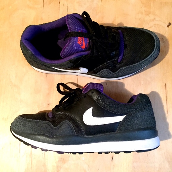 NIKE Air Safari