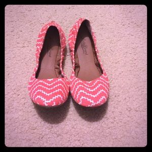 Coral and White Zig Zag Flats