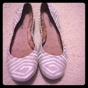 Tan Lucky Brand Emmie Flats with Pattern